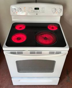 💥🔆🇺🇸☆GE☆🇺🇸🔆💥 White Glass Top Stove in Perfect Condition