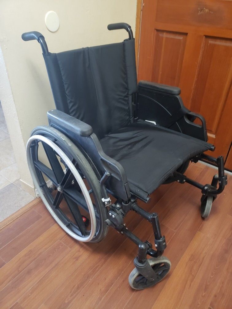 Wheel chair with seatbelt  see description