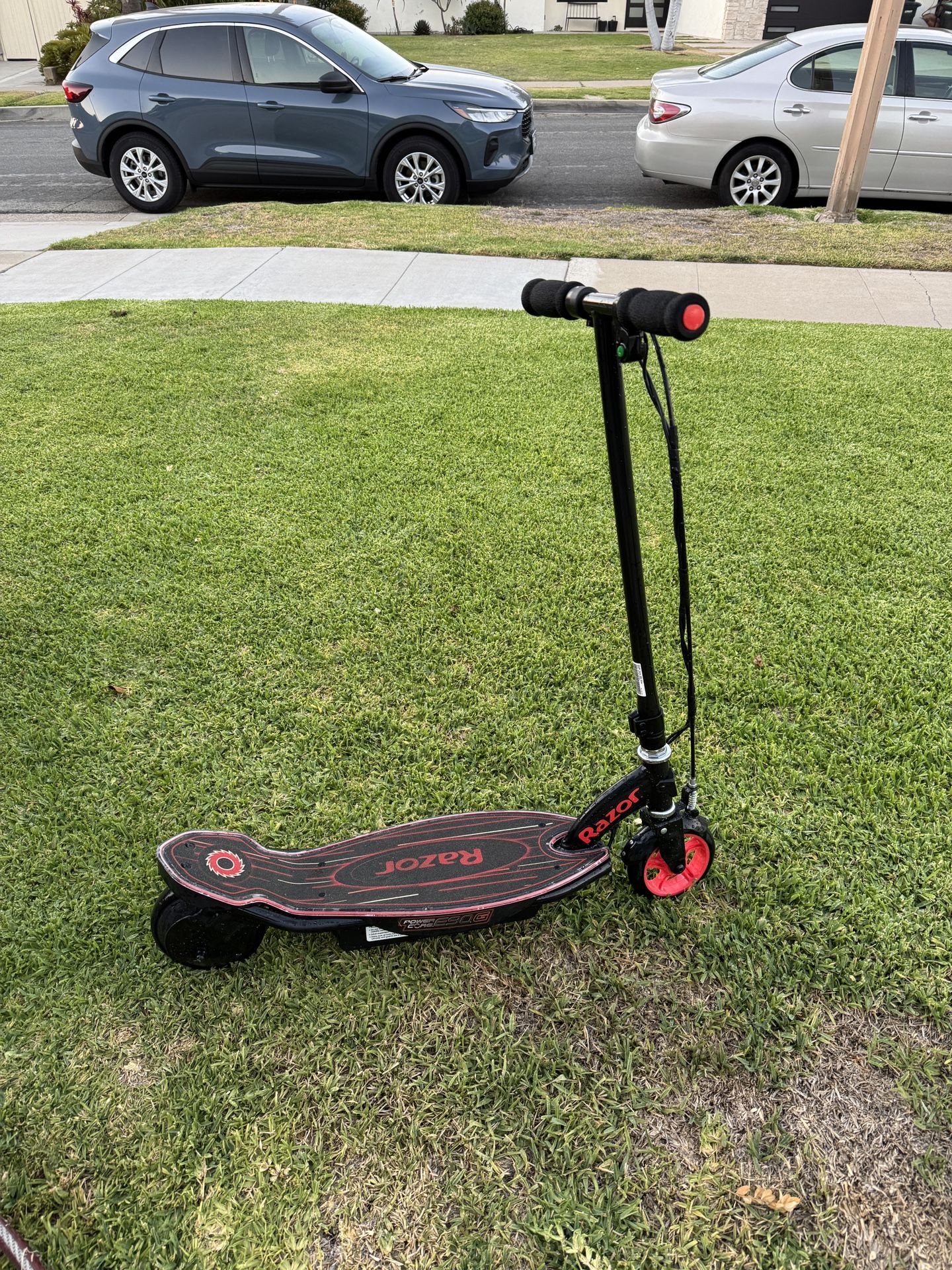 Like New Kid’s Electric Razor Power Core E90 Scooter