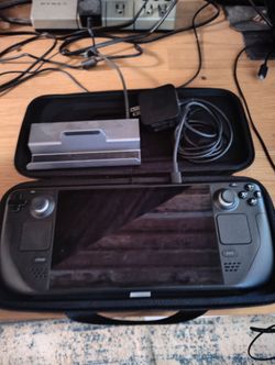 Steam deck lcd 256gb w/ dock on 512 gb sd card