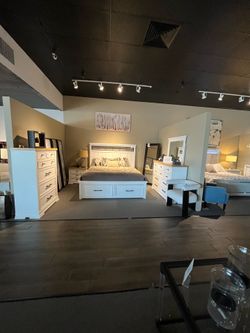 White/Oak King 4PC Bedroom Set