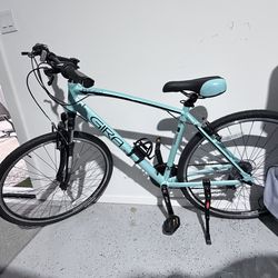 GIRA bicycle For Women. Needs New Tires