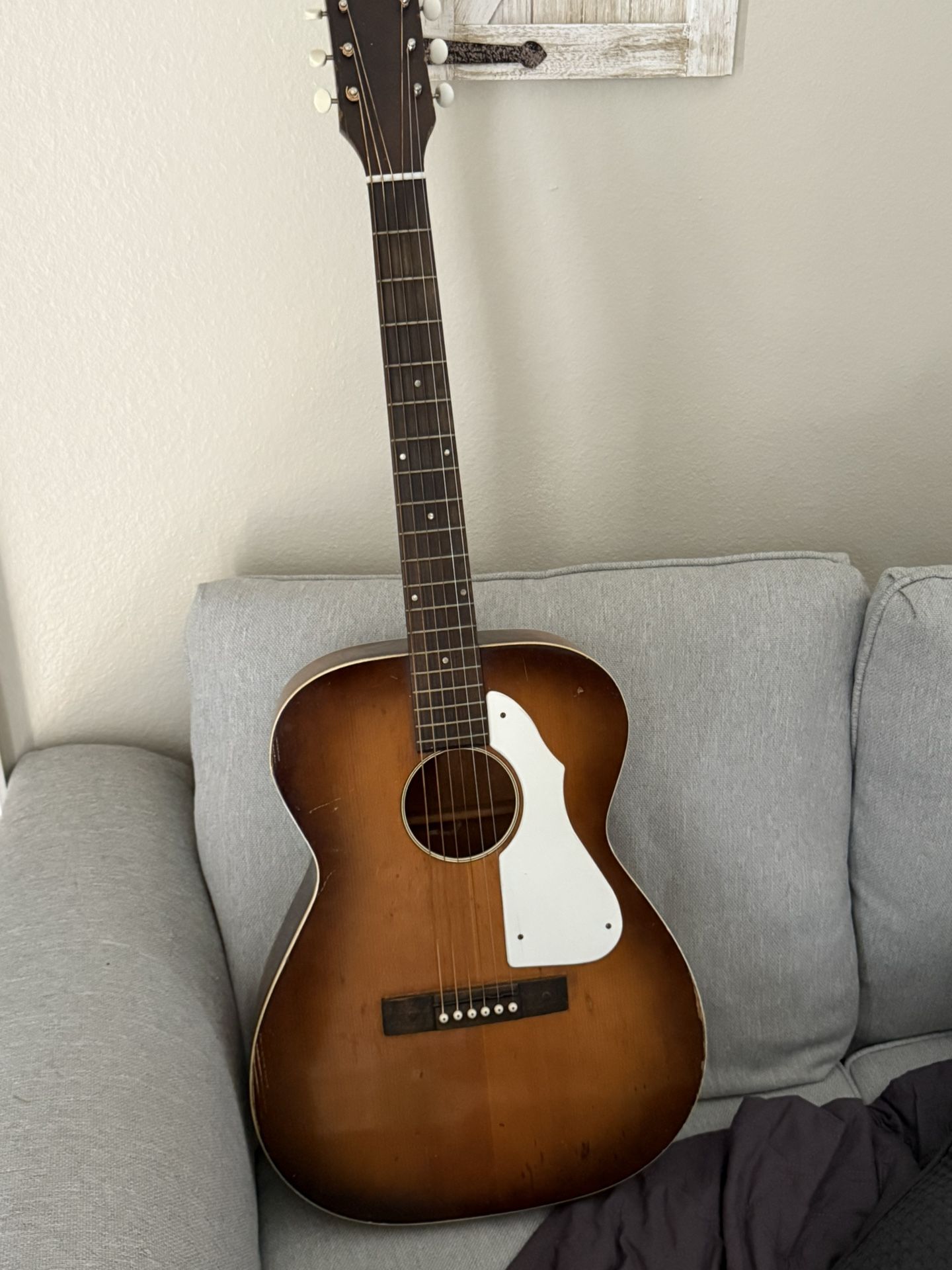 Vintage Silvertone Model (contact info removed)9 Acoustic Sunburst 1969