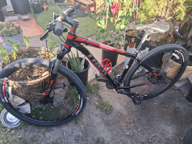 Trek X-Caliber 7 Cross-Country Mountain Bike