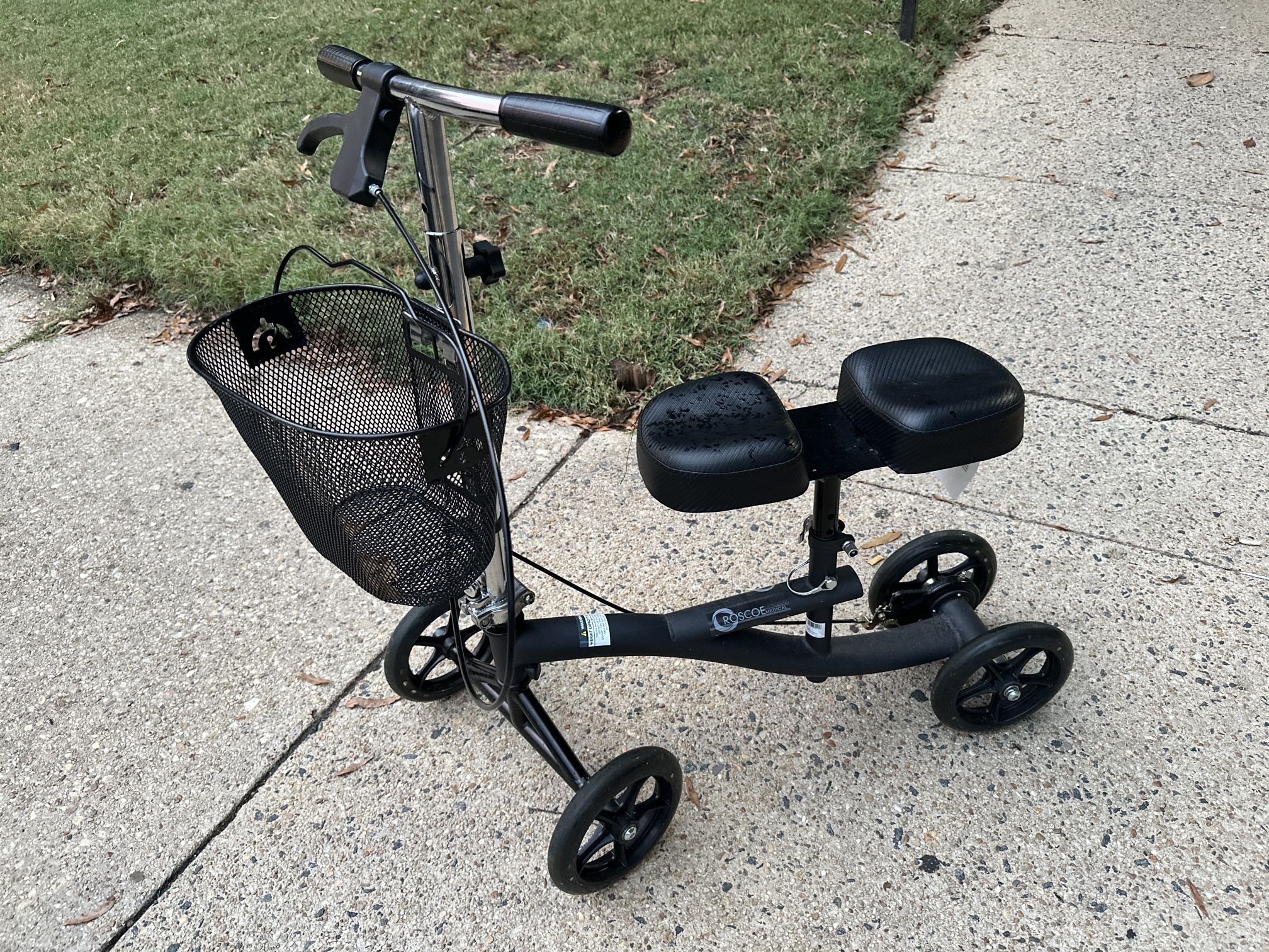 Knee scooter 