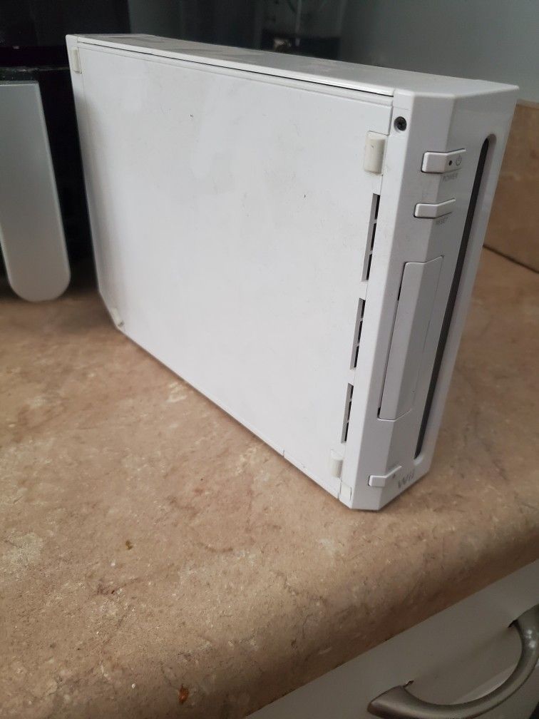 White Wii With 4 Games