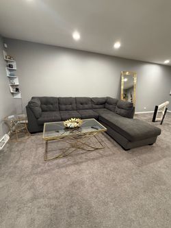 Modern Charcoal Gray Sectional Sofa with Chaise – Excellent Condition