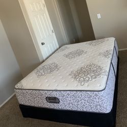 QUEEN LEGEND BEAUTYREST MATTRESS AND FREE BOX SPRING