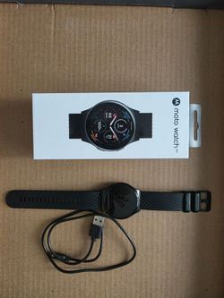 Motorola Moto Watch 120 Smartwatch – Black with Charger & Original Box – Excellent Condition