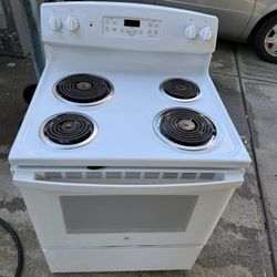 General Electric Range (white)