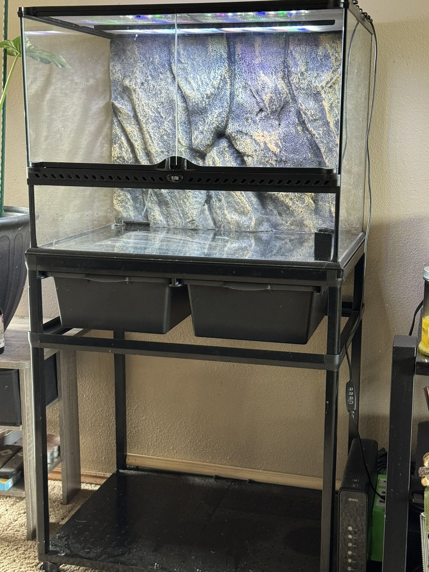 Exo Terra Terrarium With Zilla Stand