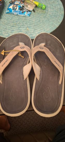 Olukai slippers flip flop size 10
