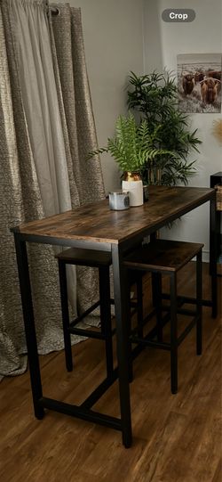Free bar table and 2 stools