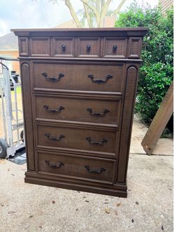 Chest of drawers