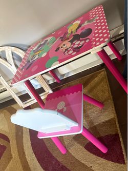 Kid’s table and chair