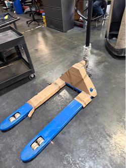 Pallet jacks