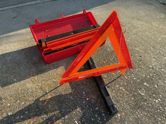 Highway Warning Triangle Kit - Pack of 3 Triangles for Car/Truck Safety