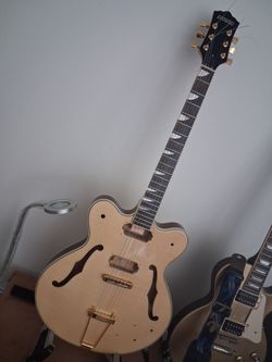 Eastwood hollowbody project.....in near mint condition..$350