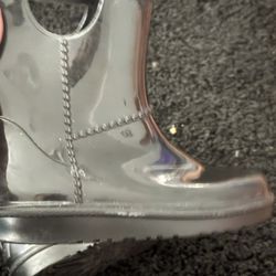 Kids Uggs Size 8 Rain boots