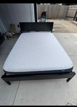 Full size bed