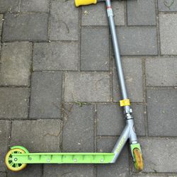 RAZOR SCOOTER NEON GREEN