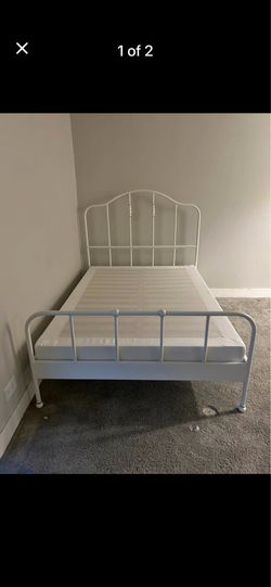 Base full de IKEA es blanca