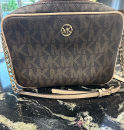 Mk jet set cross body bag