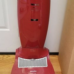 NEW cond RICCAR COMMERCIAL HEAVY DUTY VACUUM  , WITH ATTACHMENTS  , AMAZING SUCTION  , WORKS EXCELLENT   , IN THE BOX 