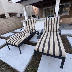 4 Lounge Chairs 