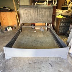 Shabby Chic  Noir/ Gray Queen Bed Frame