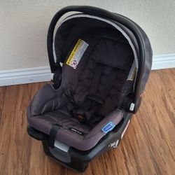 Baby Graco Snugride 35 Lite Car Seat With Base ( Price Firm!)