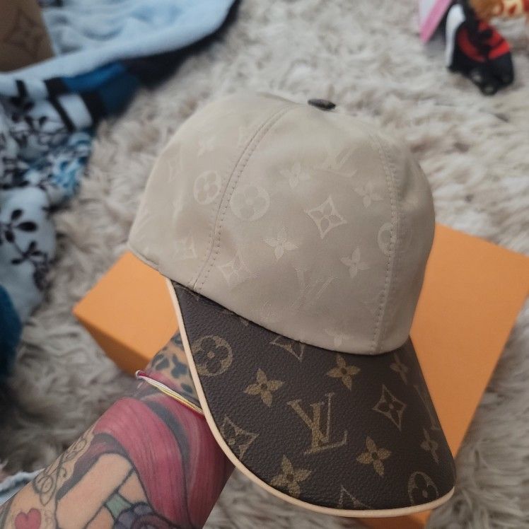 Louis Vuitton My Essential Cap Large for Sale in Winchester, CA - OfferUp