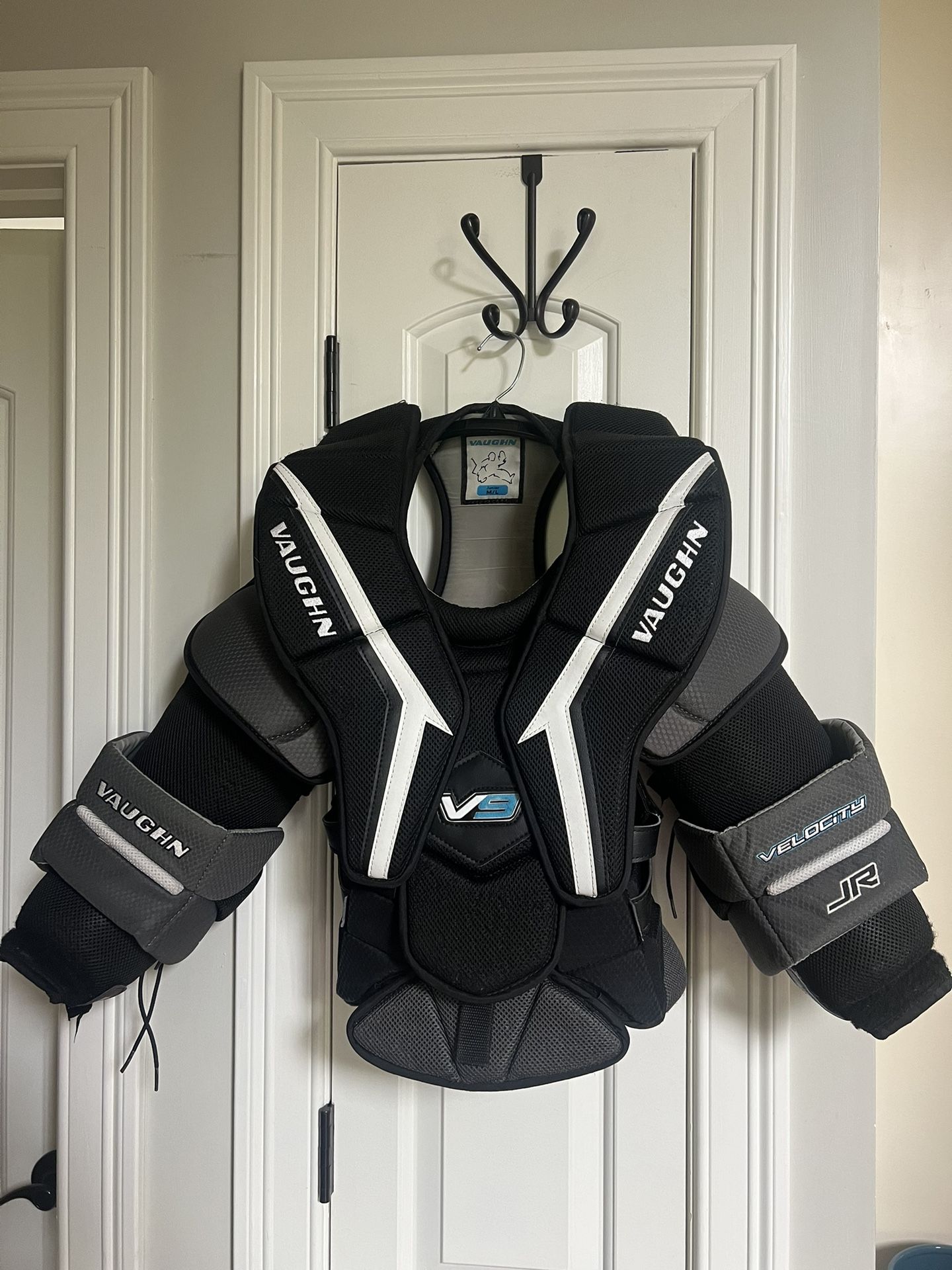 Vaughn V9 Goalie Jr M/L Chest Protector