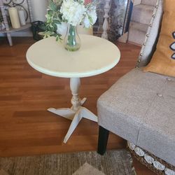 Small size side table. Charming!
