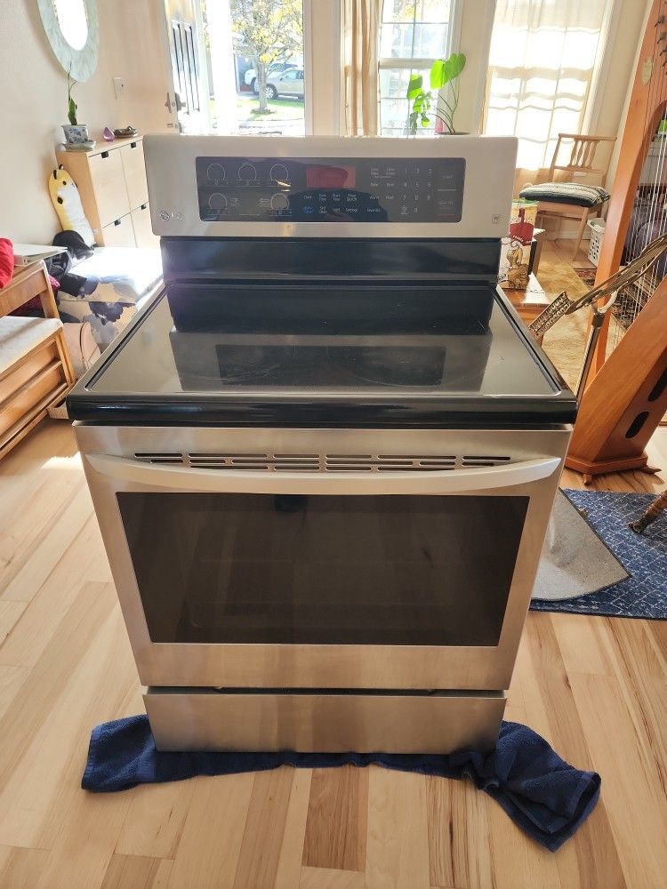 LG Range - Cracked Cooking Surface 