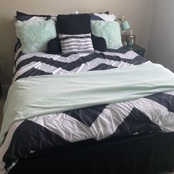 Black & White Chevron Comforter Set