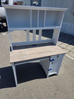 White desk hutch combo