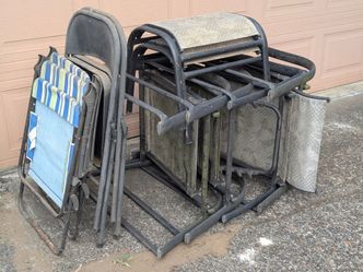 FREE - A bunch of outdoor chairs