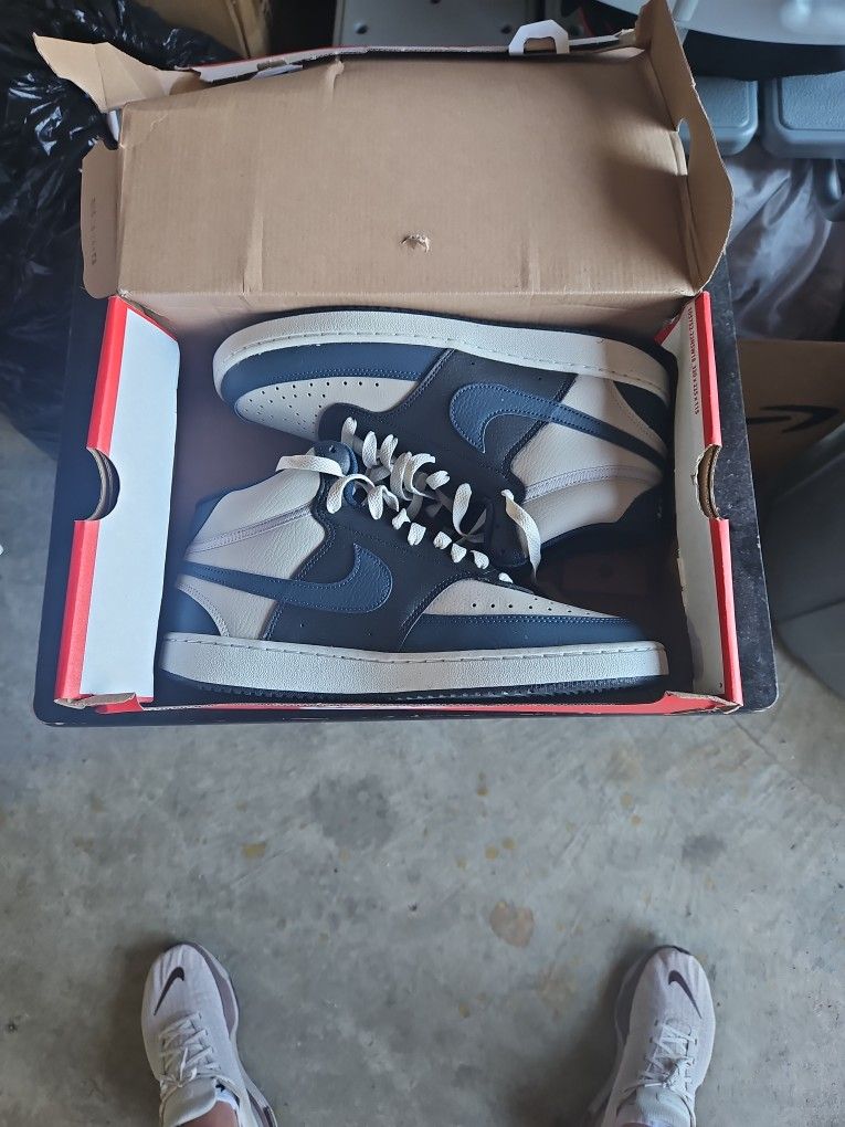 Nike Men's 9.5 Court Vision Mid
