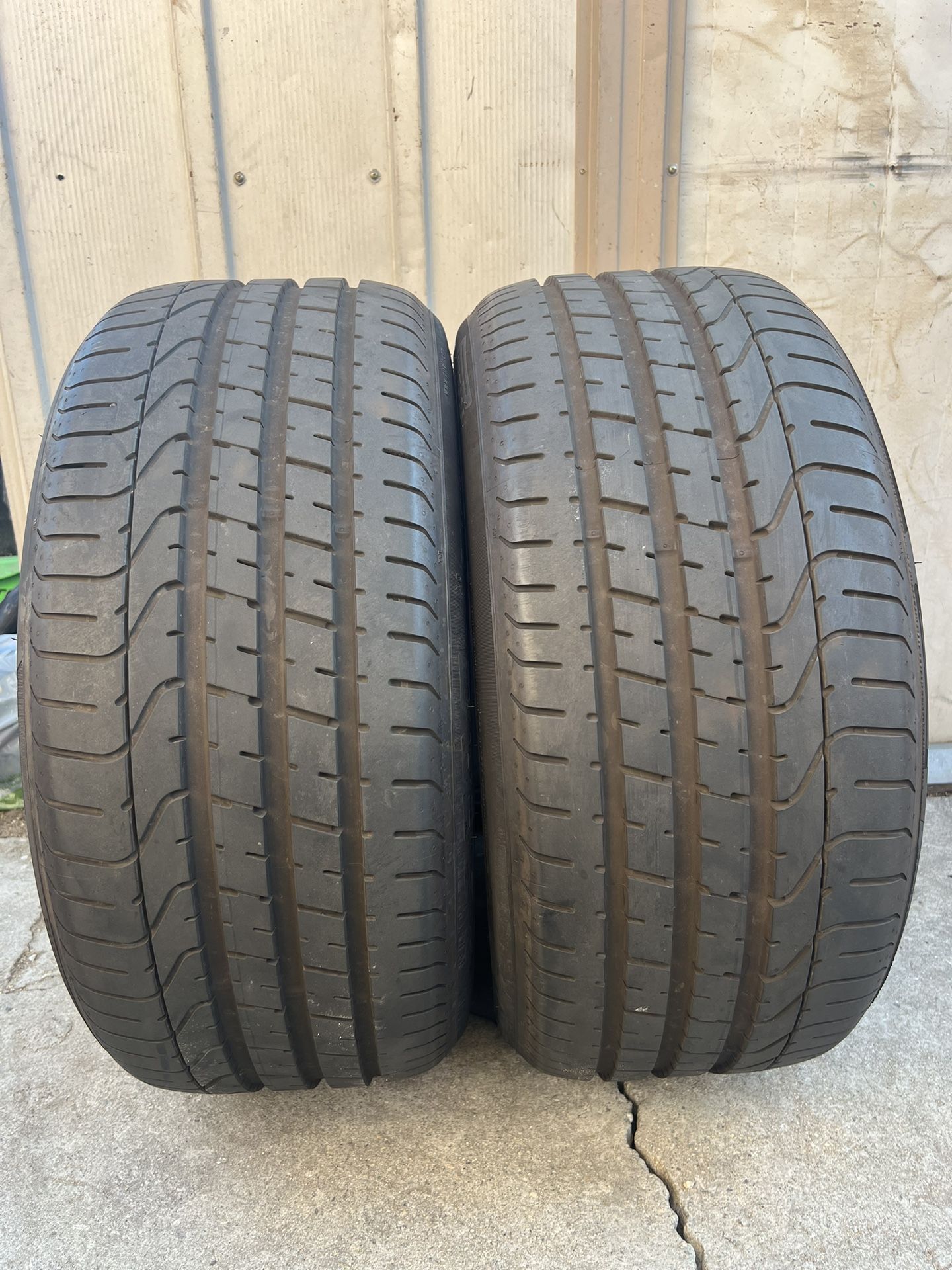 265/35R20