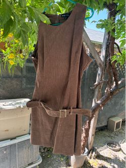Brown short dress with belt