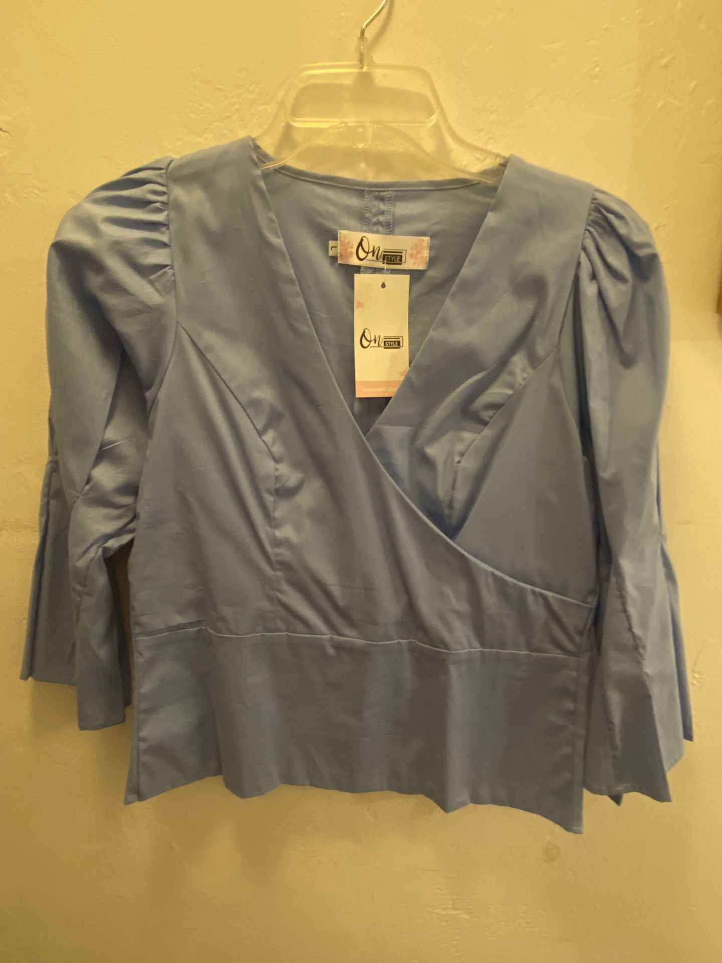 New Women's casual blouse with back zipper Size L