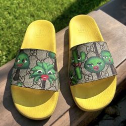 AUTHENTIC Gucci GG Supreme Monogram Smiling Plants Slide Sandals 35 Yellow Multicolor