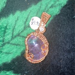AMYTHEST HANDMADE CRYSTAL PENDANT