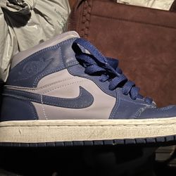 Air Jordan 1 Mid