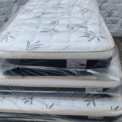 ✨Mattress Pillow Top All Sizes ✨ 🚨12” inches tall 🚨All sizes 💠Queen sizes $200 💠Full sizes $180 💠Twin sizes $150 💠Cal king $330 💠E. King $330