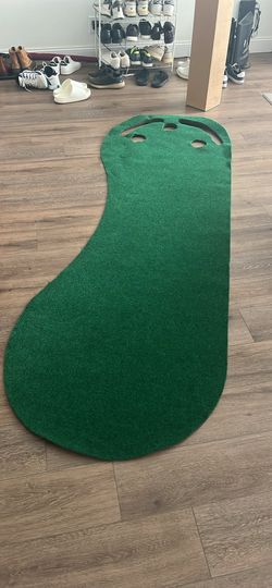 Golf putting mat
