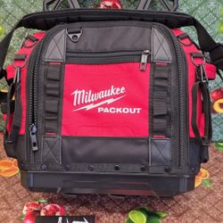 MILWAUKEE 
PACK OUT  15 IN. STRUCTURED  TOOL BAG