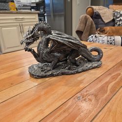 Gray dragon the statue