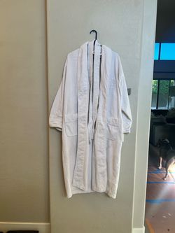LIKE NEW One Size Unisex Carnival Cruise Suite Robe- Honeycomb Weave Bathrobe
